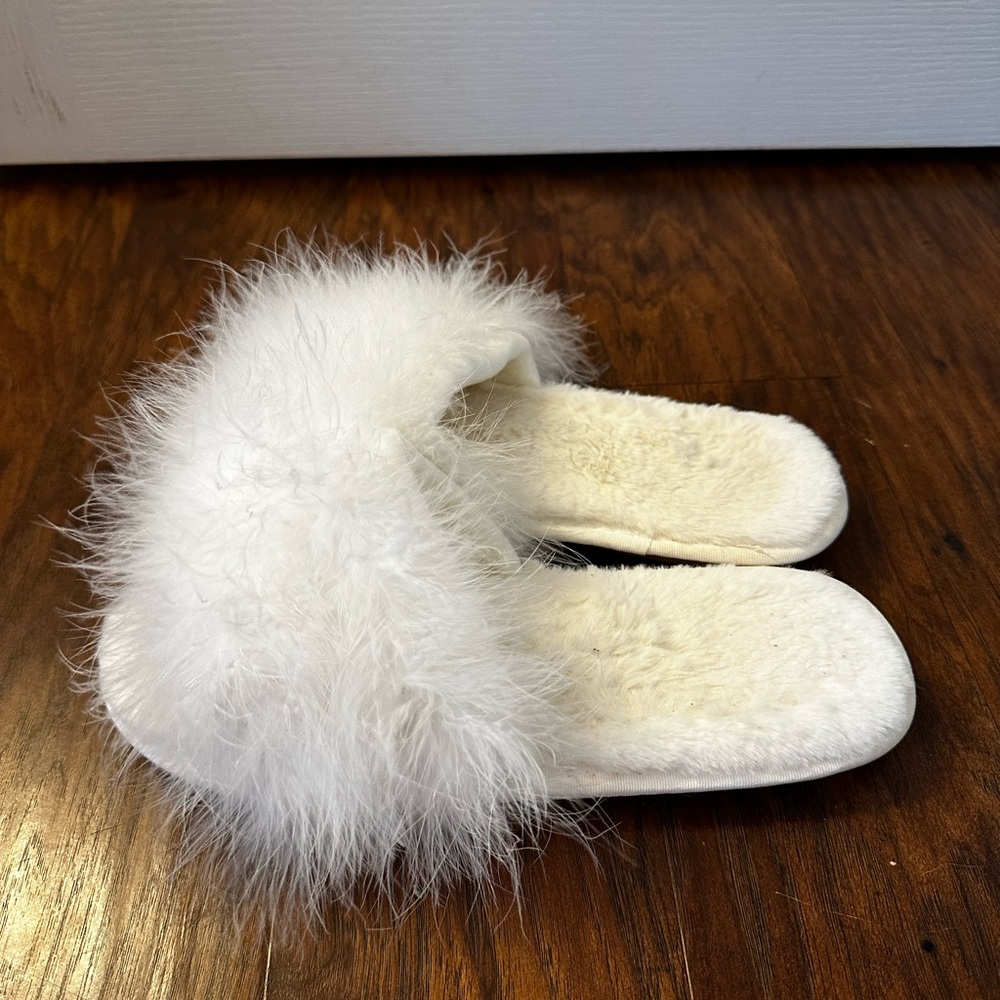 Fur Story Women's Furry Memory Foam Slippers - White